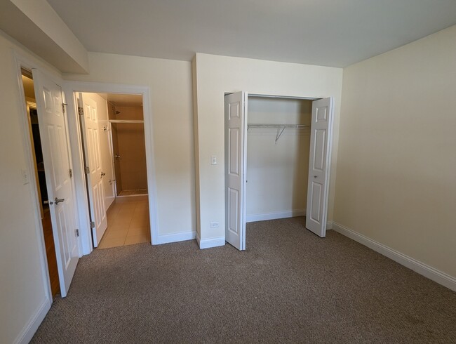 Building Photo - 2834 N Albany Ave