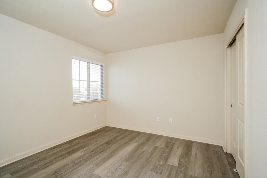 Building Photo - 300 Potters Peak Way