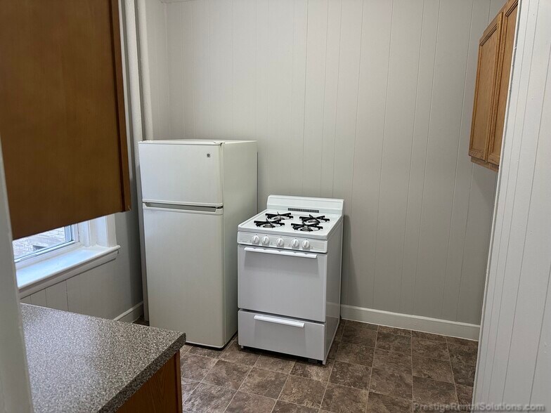 Building Photo - 95 Gordon St