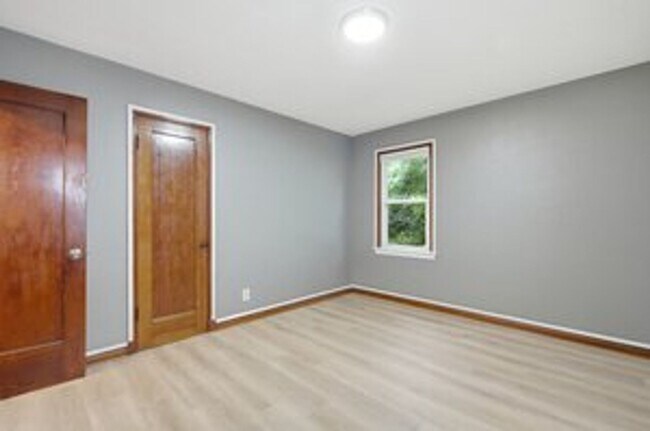 Building Photo - 3 Bed / 1 Bath | Ferguson, MO | $1,220/mo