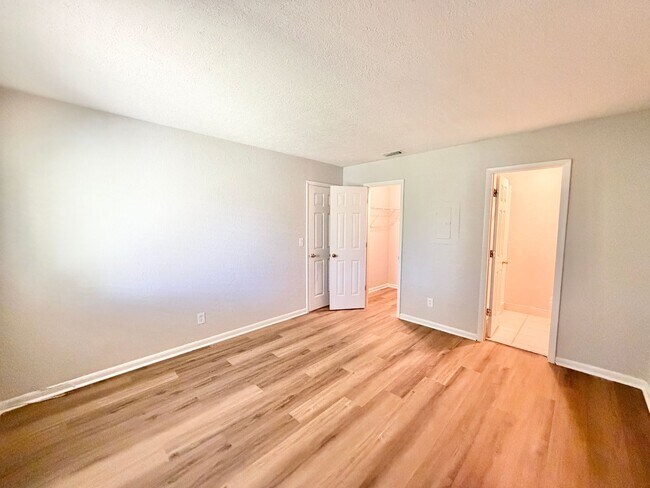 Building Photo - ** ABACO BAY ** 2 BED / 2 BATH CONDO - BAY...