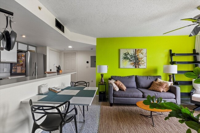 Building Photo - 3635 Seaside Dr