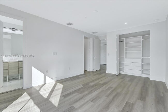 Building Photo - 4226 NE 7th Terrace