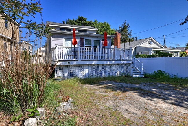 Building Photo - 116 Shell Ave