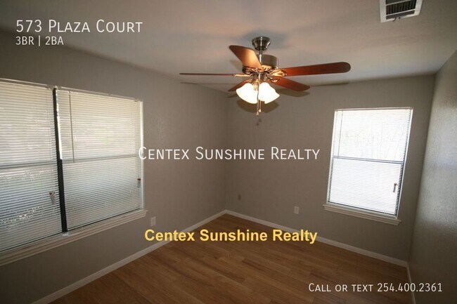 Building Photo - 573 Plaza Ct