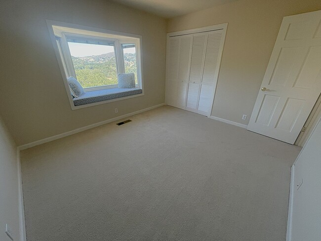Building Photo - $4,995 - Large Gorgeous 3/2 Tri-Level Home...