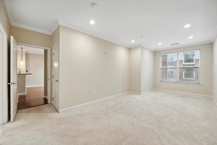 Building Photo - 350 W Elm St