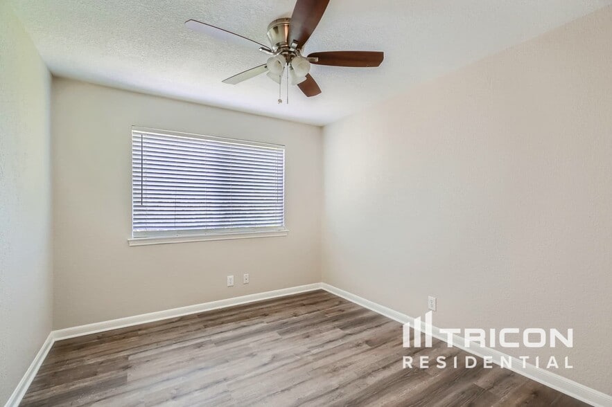 Building Photo - 12430 Canyon Ct