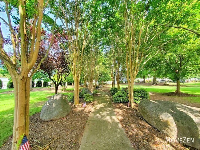 Building Photo - 17011 Hedgerow Park Rd