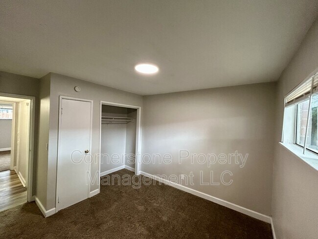 Building Photo - 2506 Redbud Ln