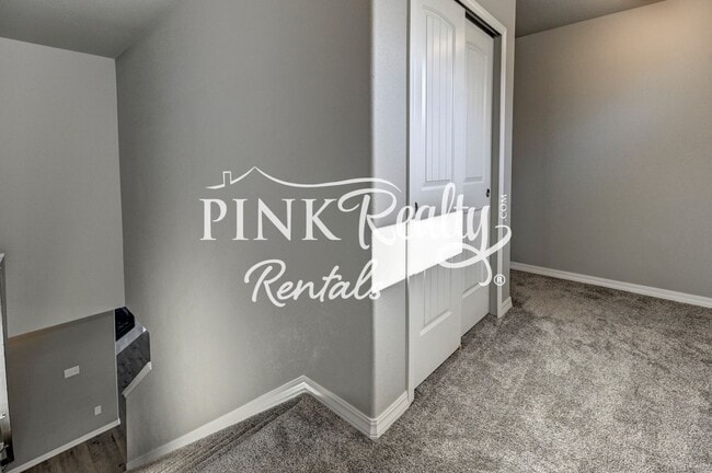 Building Photo - 10627 Hidden Pr Pkwy