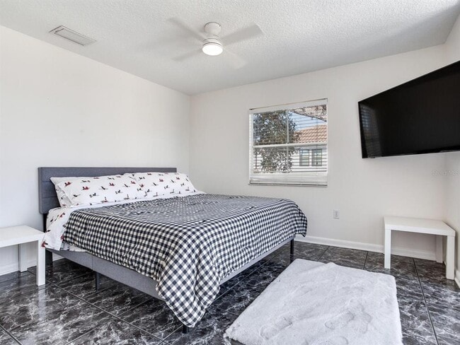 Building Photo - 3219 W San Juan St