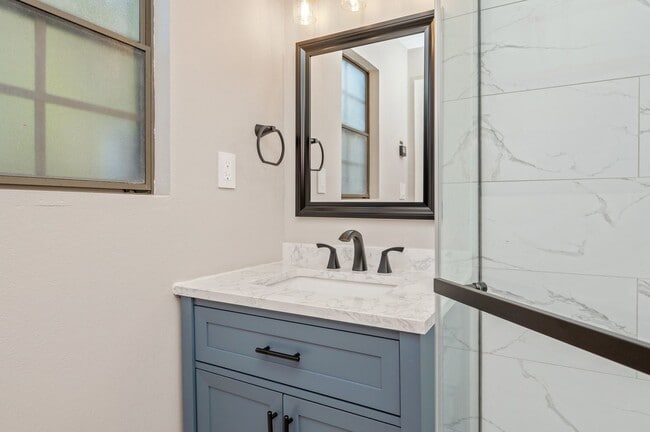 Building Photo - Peaceful Retreat! Just minutes from Niceville!