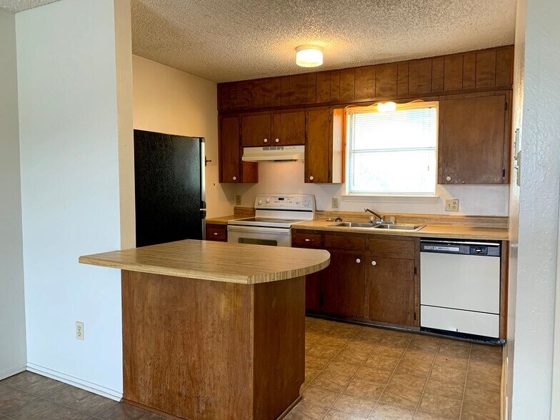 Building Photo - 907 N 7th St