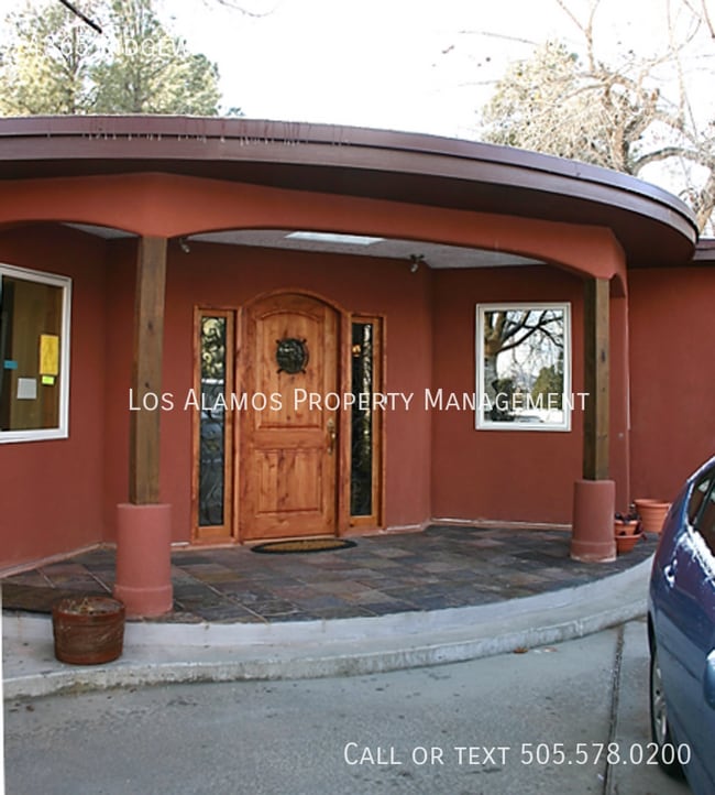 Building Photo - 4365 Ridgeway Dr