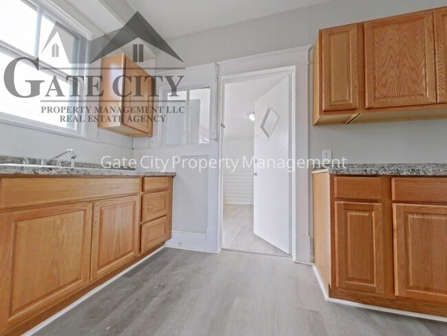 Building Photo - 1006 Holton Pl