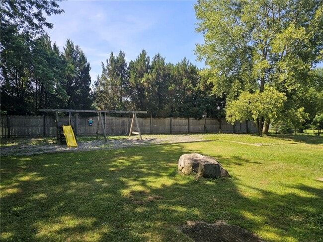 Building Photo - 861 Filkins Rd