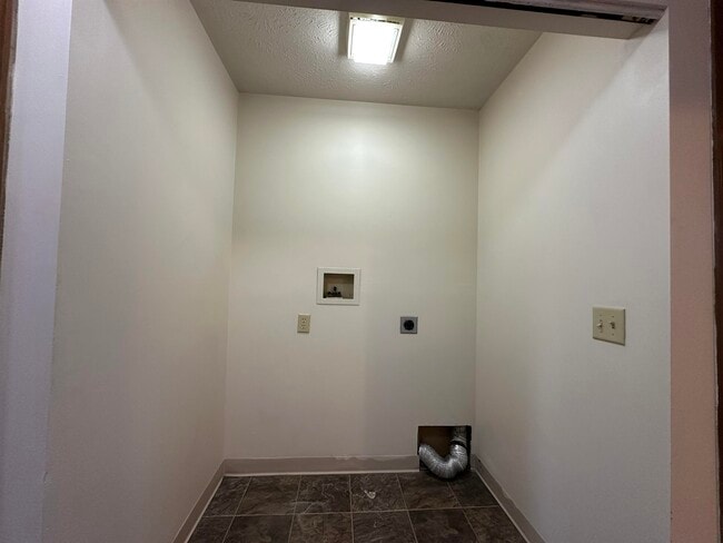 Building Photo - 3421 Portia St