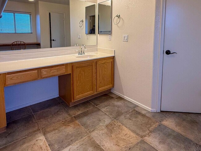 Building Photo - 3103 W Zachary Dr