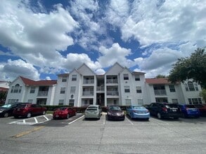 Building Photo - Top Floor 1 Bedroom condo in the gated com...