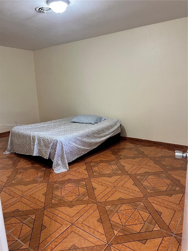 Building Photo - 420 NE 44th St