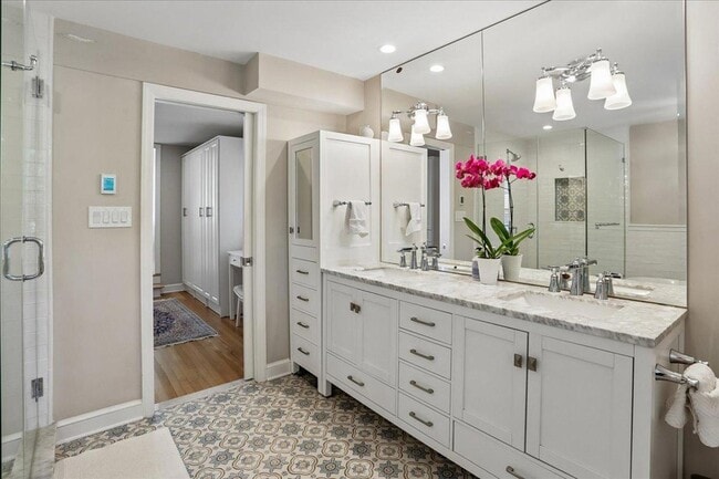 Building Photo - 139 Hesketh St
