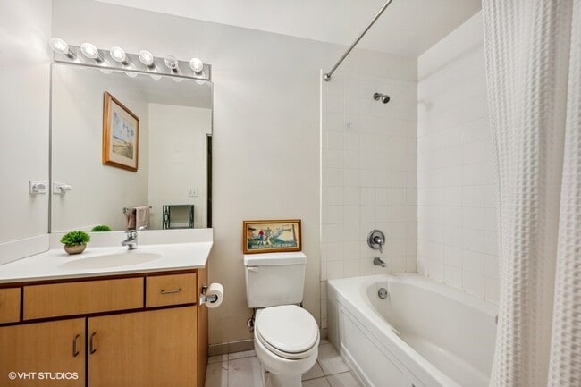 Building Photo - 630 N Franklin St