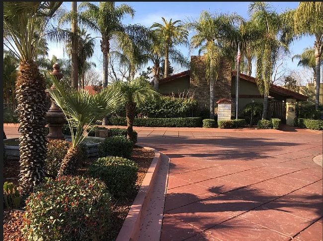 Building Photo - 2881 Huntington Blvd