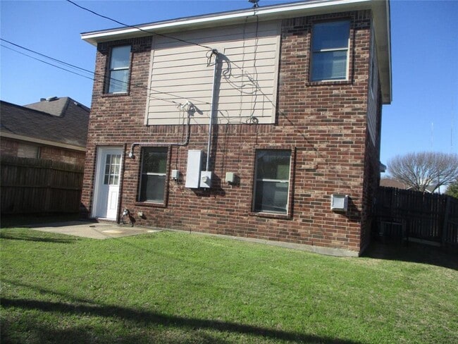 Building Photo - 702 Nelson Dr