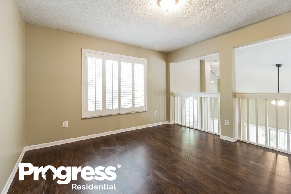 Building Photo - 637 Silver Birch Pl