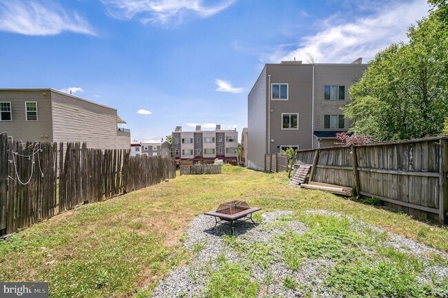 Building Photo - 239 Lemonte St