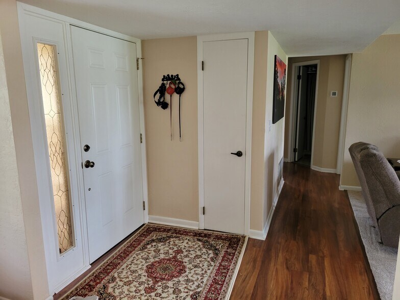 Foyer Area - 113 Golden Eye Dr