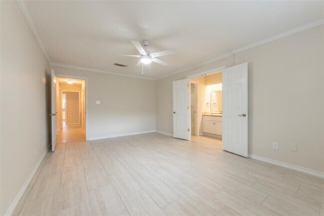 Building Photo - 2435 Heritage Bend Dr
