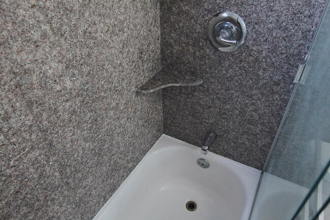 Building Photo - 3345 Del Mar Ave