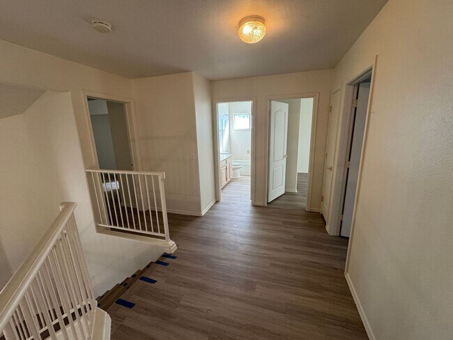 Building Photo - Chandler Home 3 bed - 2 1/2 bath with Loft...