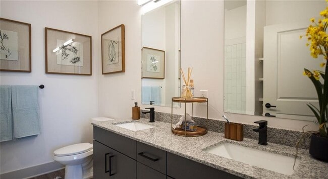 Building Photo - 1000 Rea Dr SW