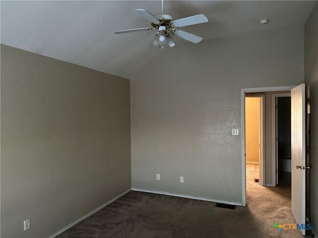 Building Photo - 3804 Gus Dr