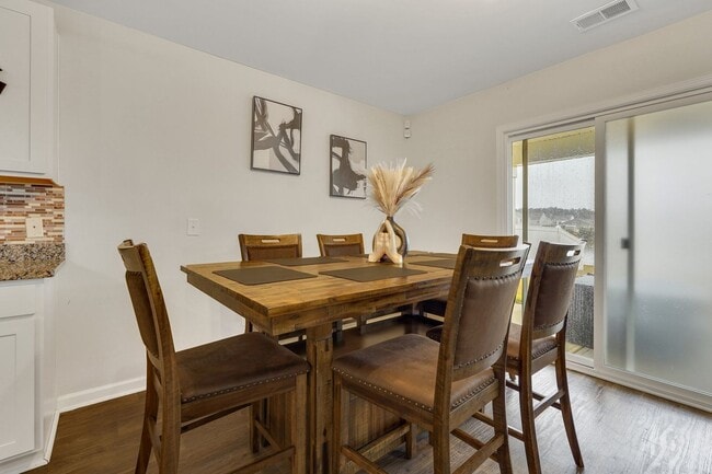 Building Photo - 4 Bed, 2 Bath Gem in Park West!
