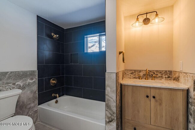 Building Photo - 94 Valley Ave