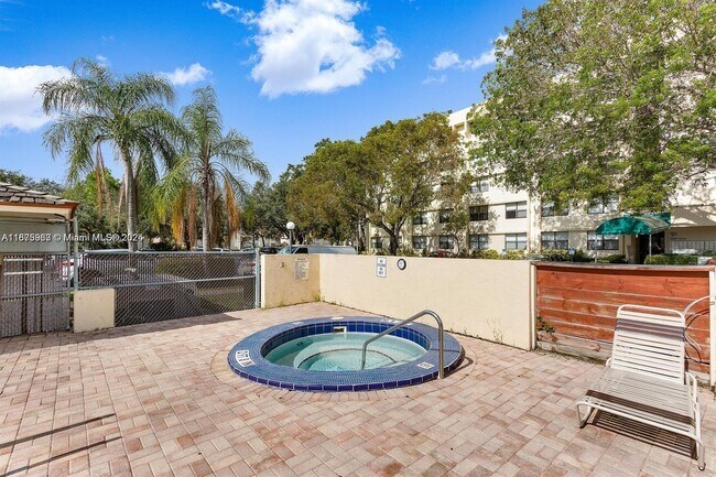 Building Photo - 2501 Riverside Dr