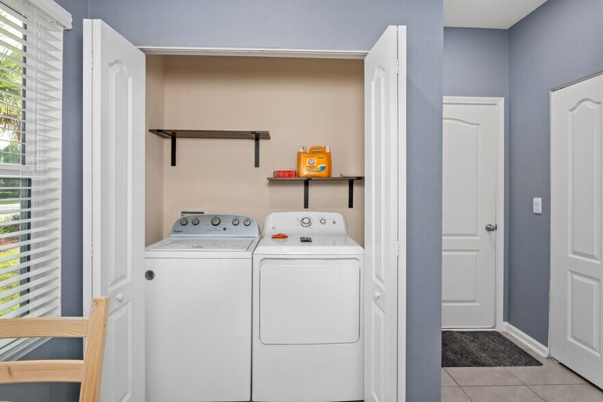 Building Photo - 237 Aralia Ln