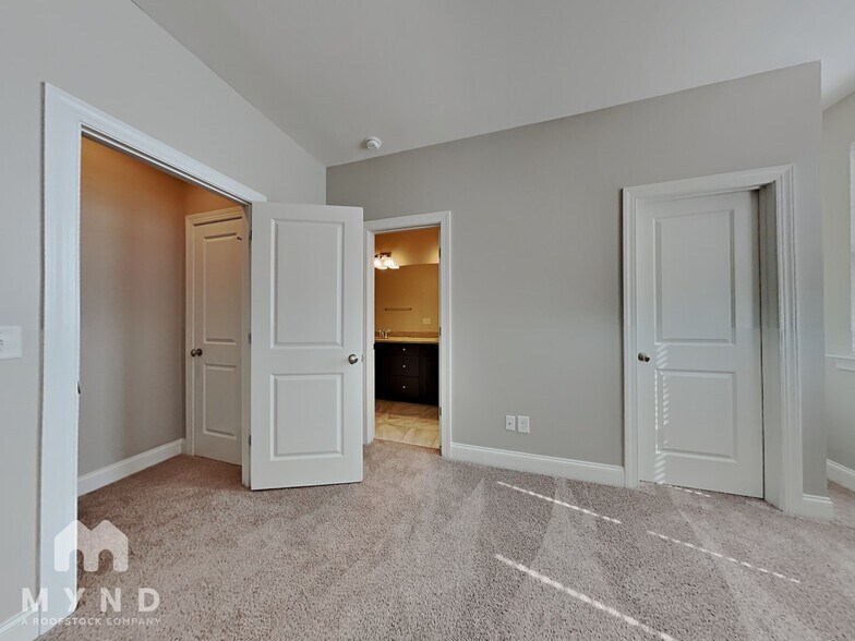 Building Photo - 2547 Statesville Ave