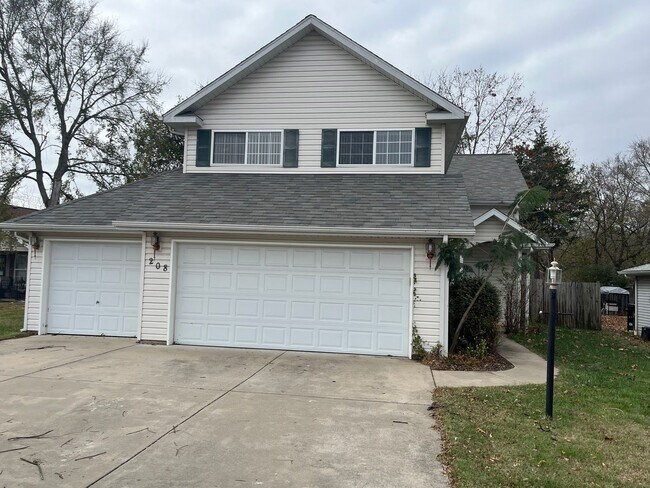 Building Photo - COMING SOON 3 Bedrooms 3 Bathrooms AND A 3...