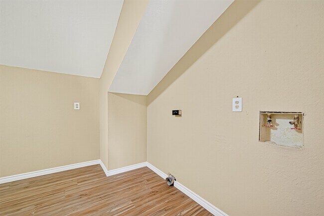 Building Photo - 1811 Foxlake Dr