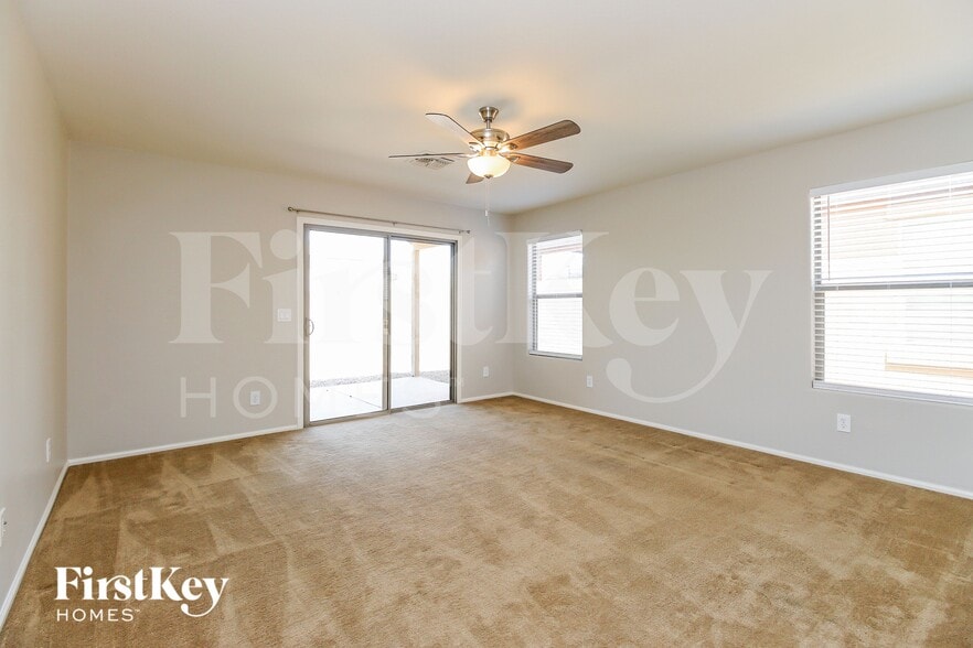 Building Photo - 1742 E Leslie Ave