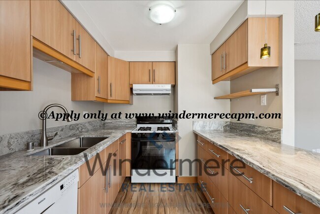 Building Photo - Easy Living in a Cozy West Sac Community!