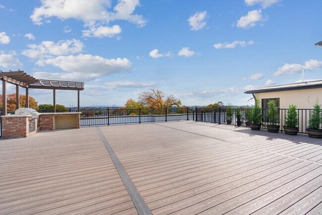 Building Photo - 527 Union Ave