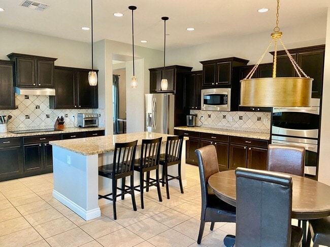 Building Photo - Coming Soon: Gorgeous 5bed/4 bath with Ove...