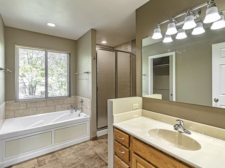 Primary Bathroom - 123 Orion St