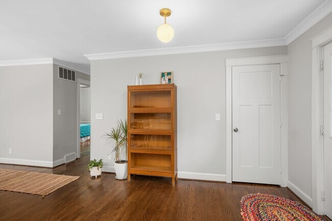 Building Photo - Ardmore Townhome Available Now